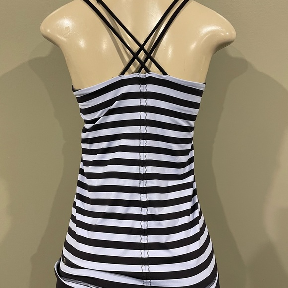 Lululemon / light purple/dark purple criss cross tank top size 8 - Picture 5 of 7